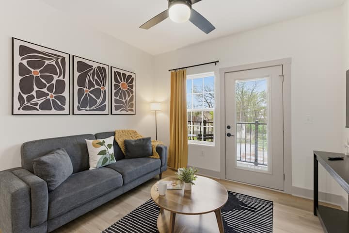 Downtown Loft + Patio + Rooftop - W/d + Wifi - Murfreesboro, TN
