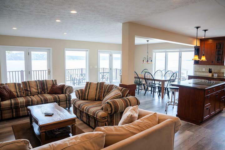 Lakeside Retreat With Stunning Waterfront Views - Canandaigua, NY