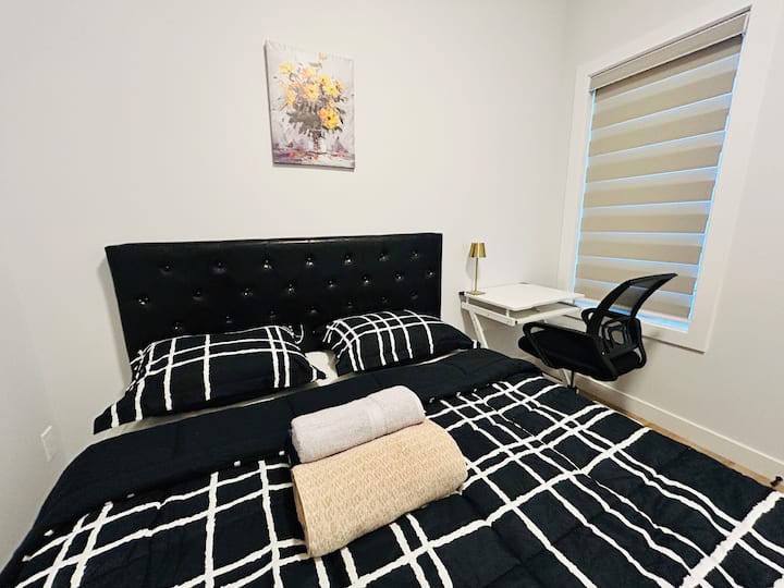 Brand New Private Room + Bath - Close To Airport - Leduc
