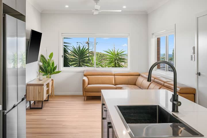 Views Of Rainbow Beach - Lake Cathie