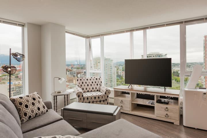 Exclusive High Floor Condo 2br+1 A/c Parking - Vancouver