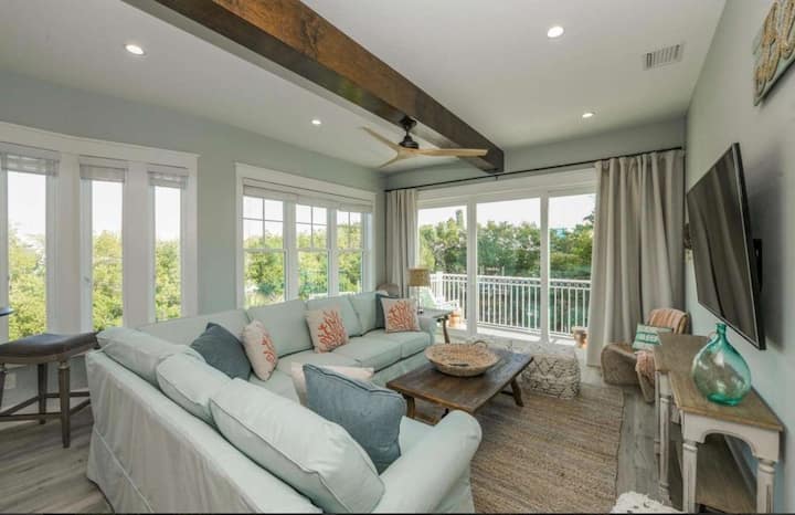 Dry Dock | Canal-front Retreat On Siesta Key - Sarasota, FL