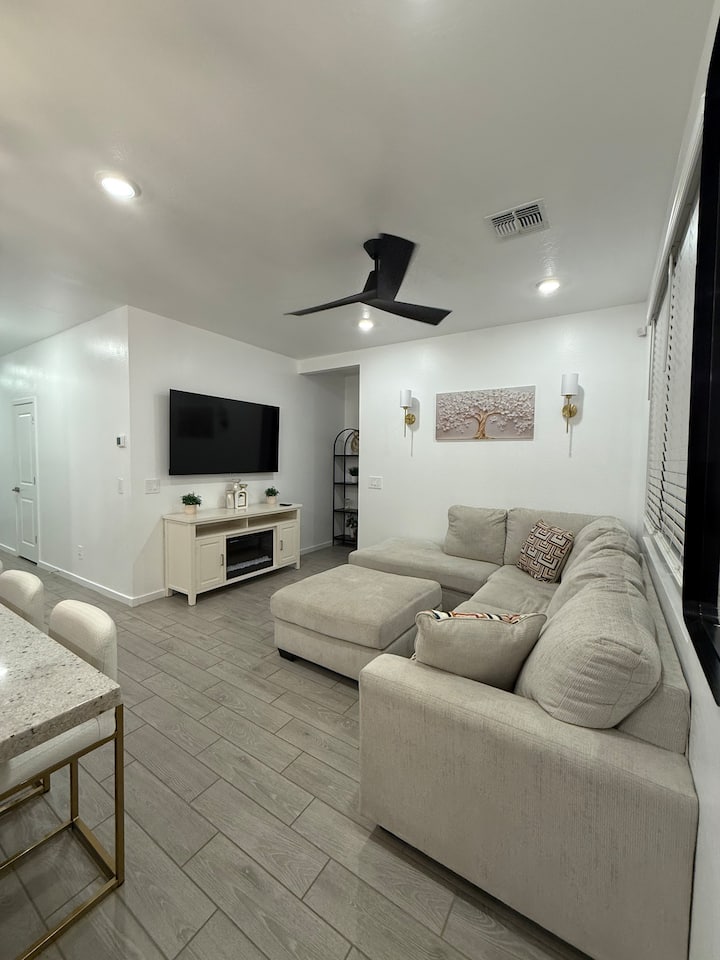 Modern 4 Bedroom Home - Surprise, AZ