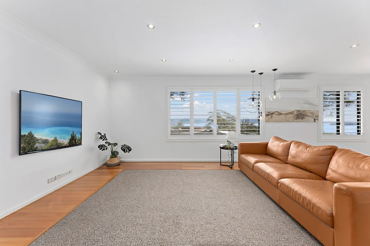 Elegant Saratoga Retreat 4br Pool & Water Views - Gosford