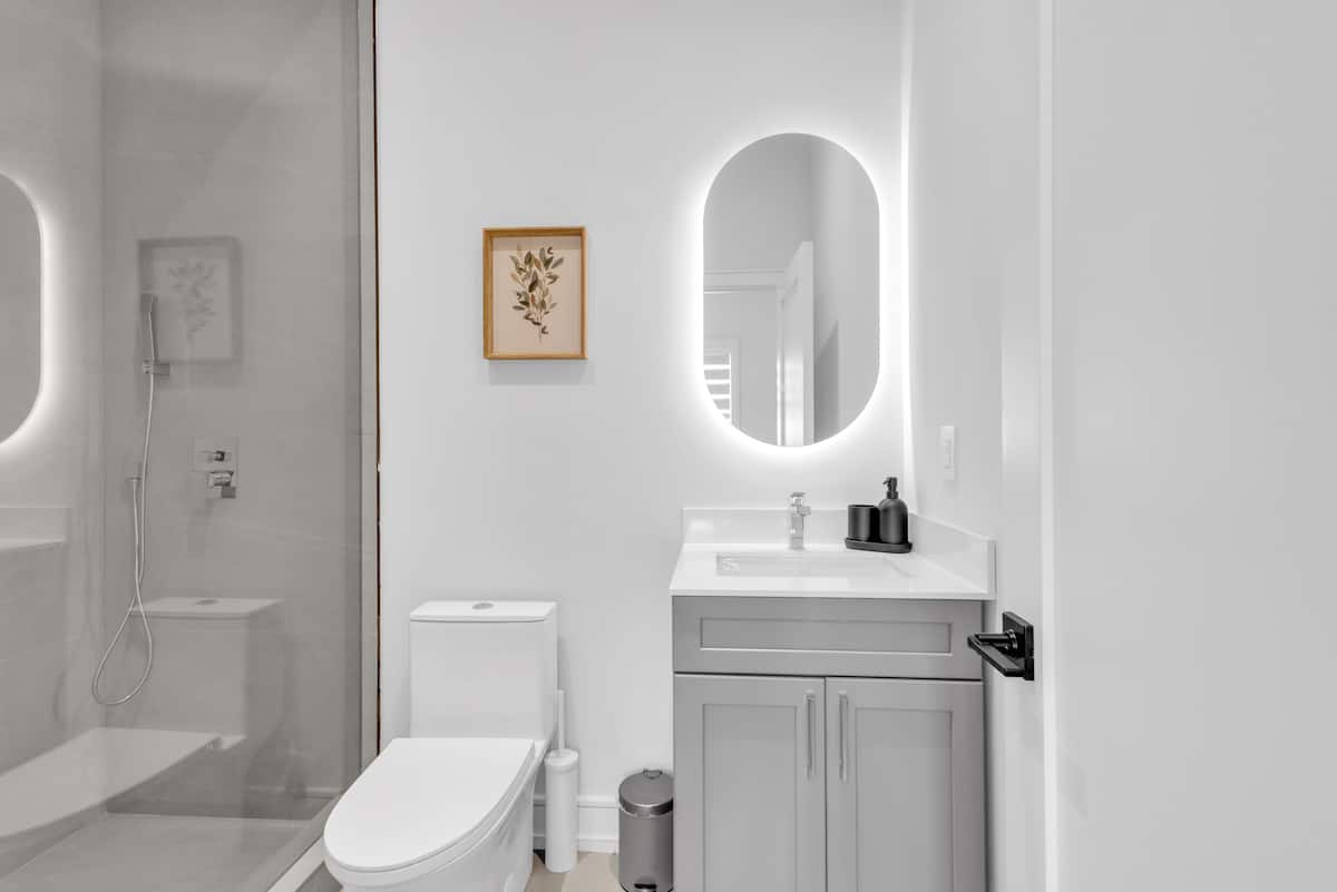 Elegant king bedroom with ensuite bathroom in Mississauga