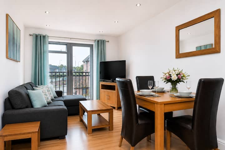 Charming One Bedroom Apartment With Balcony - Newbury