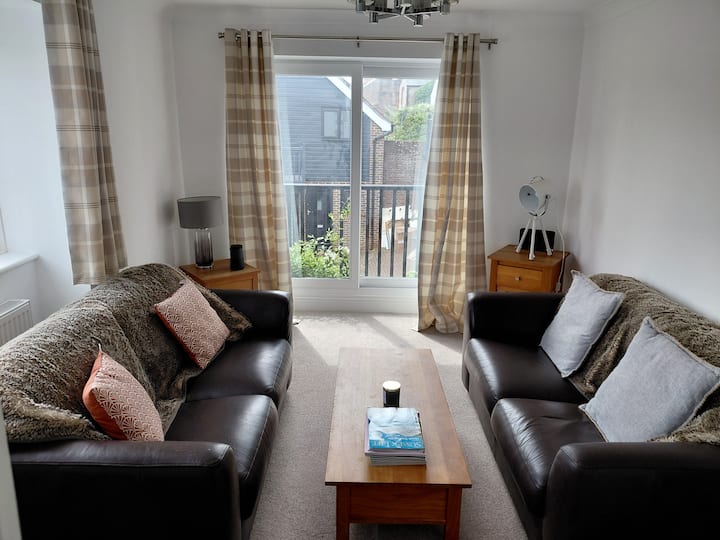 Two Bed Townhouse In The Centre Of Arundel - Arundel
