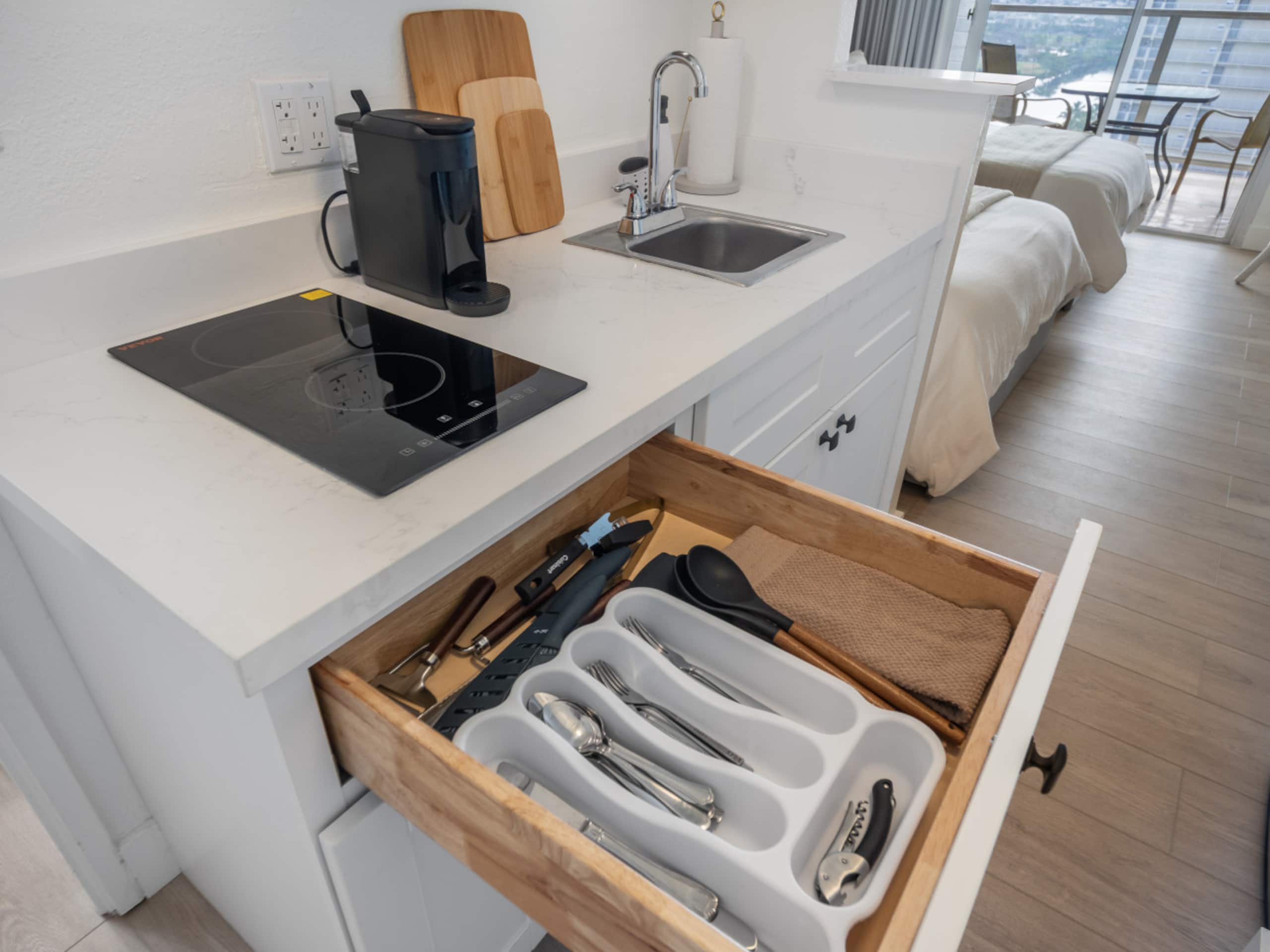 Condo in Honolulu · ★5.0 · 1 bedroom · 2 beds · 1 private bath - Image 23
