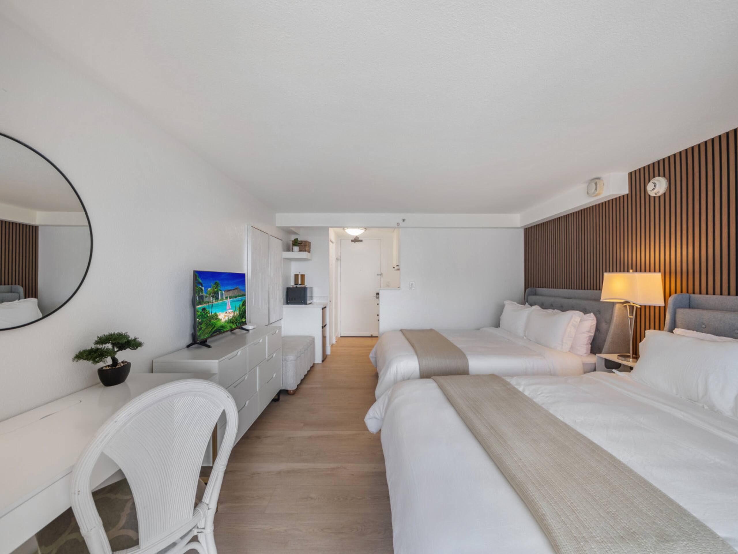 Condo in Honolulu · ★5.0 · 1 bedroom · 2 beds · 1 private bath - Image 13