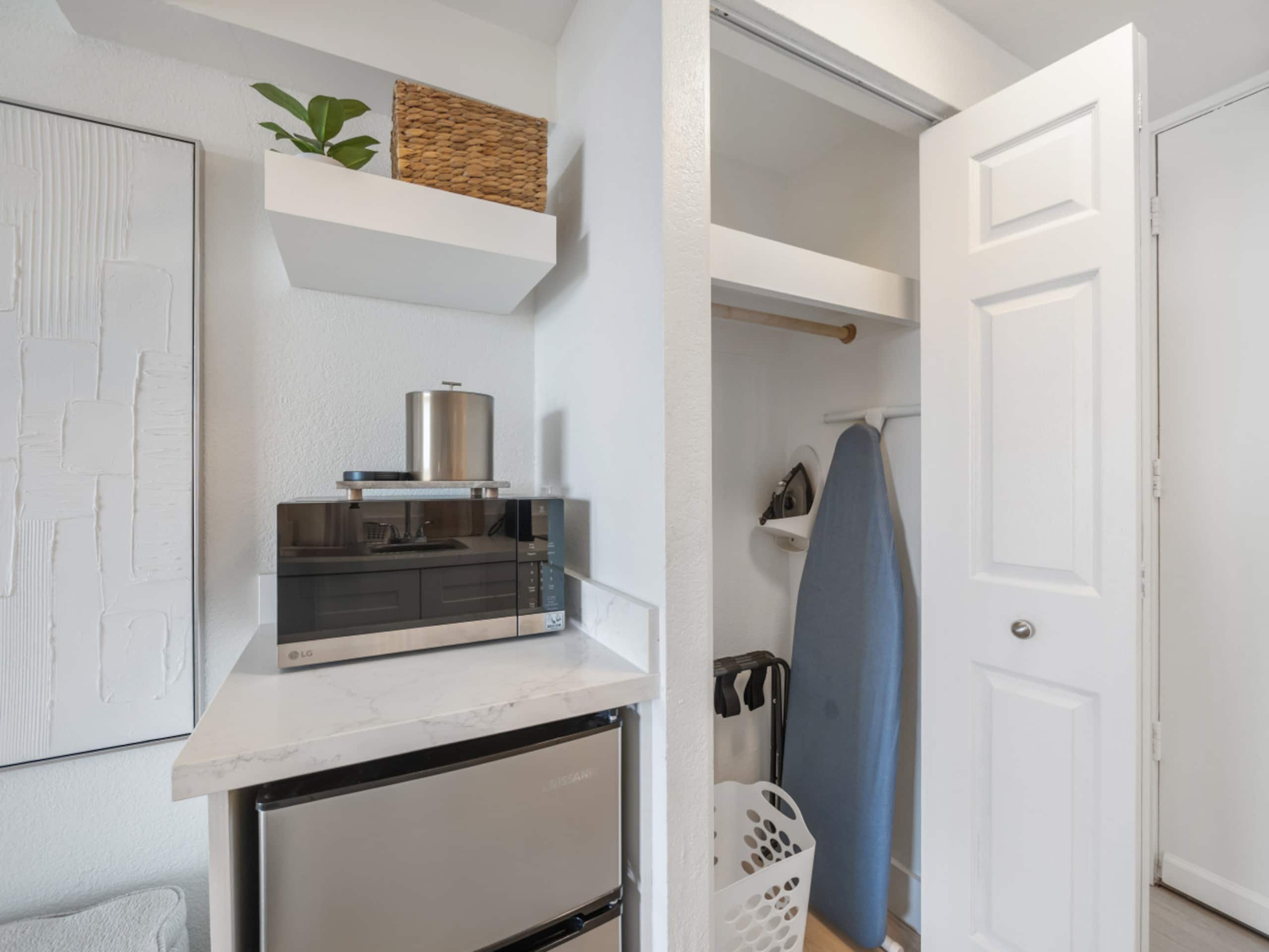 Condo in Honolulu · ★5.0 · 1 bedroom · 2 beds · 1 private bath - Image 20