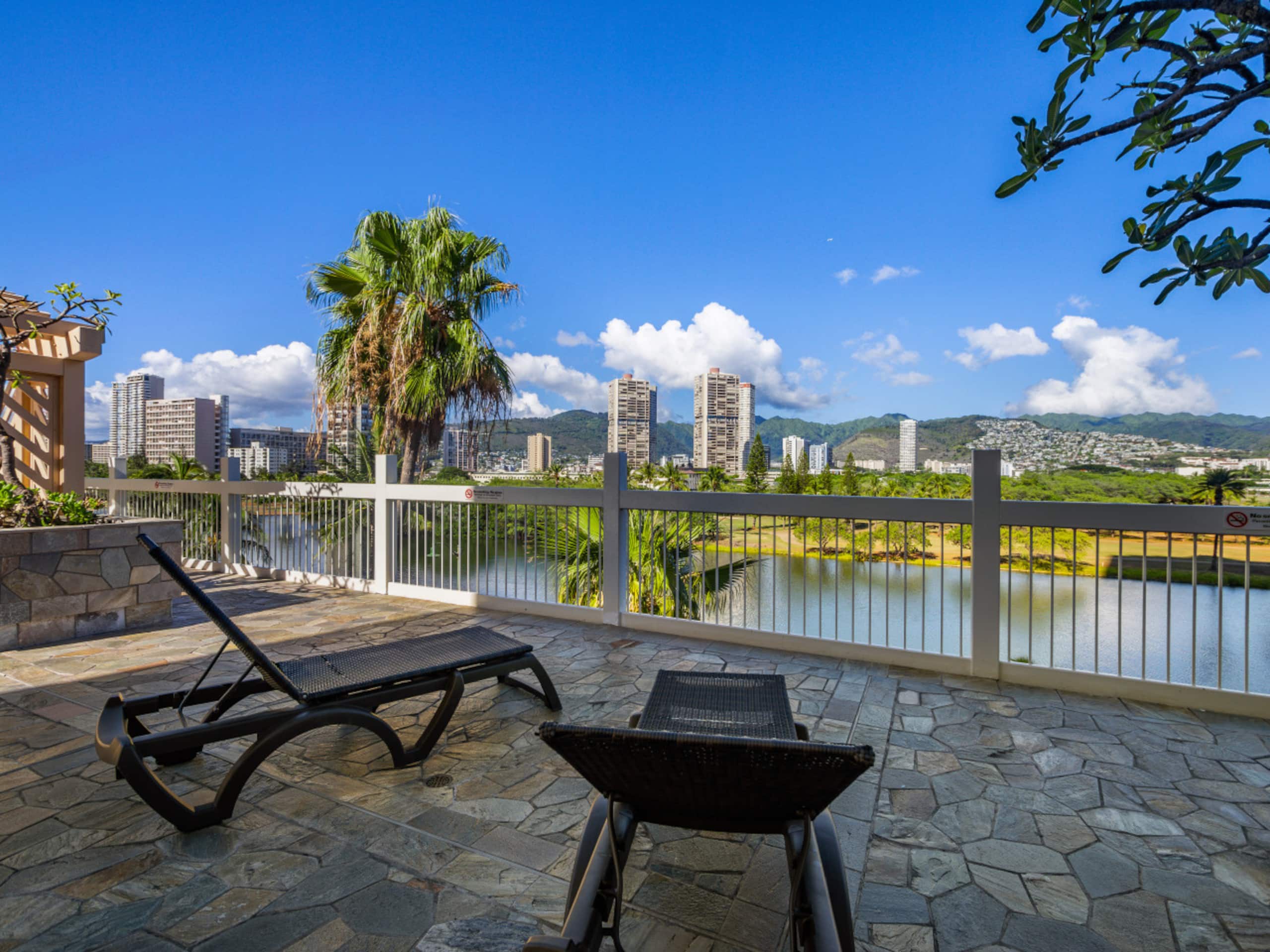 Condo in Honolulu · ★5.0 · 1 bedroom · 2 beds · 1 private bath - Image 32