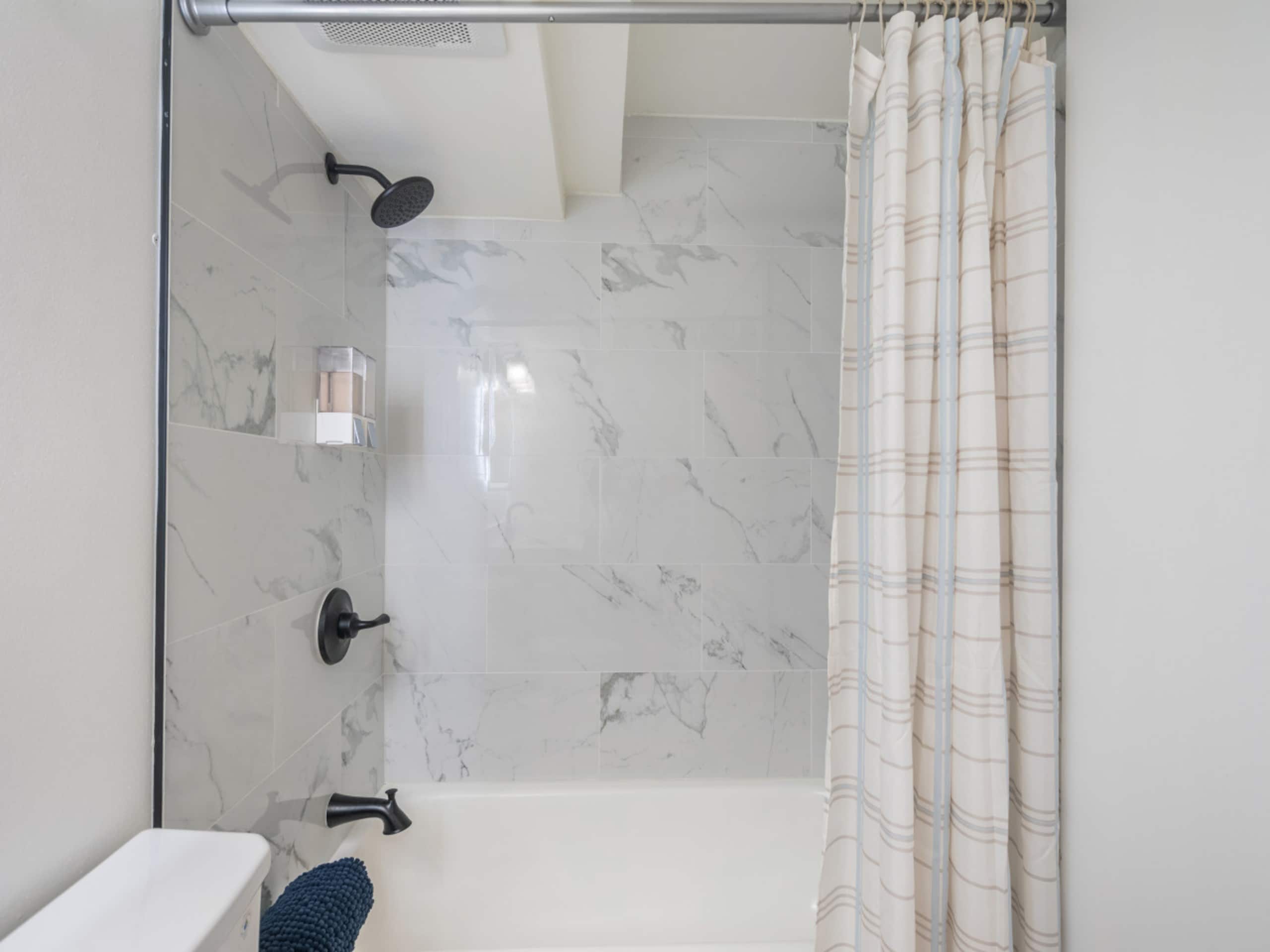 Condo in Honolulu · ★5.0 · 1 bedroom · 2 beds · 1 private bath - Image 16