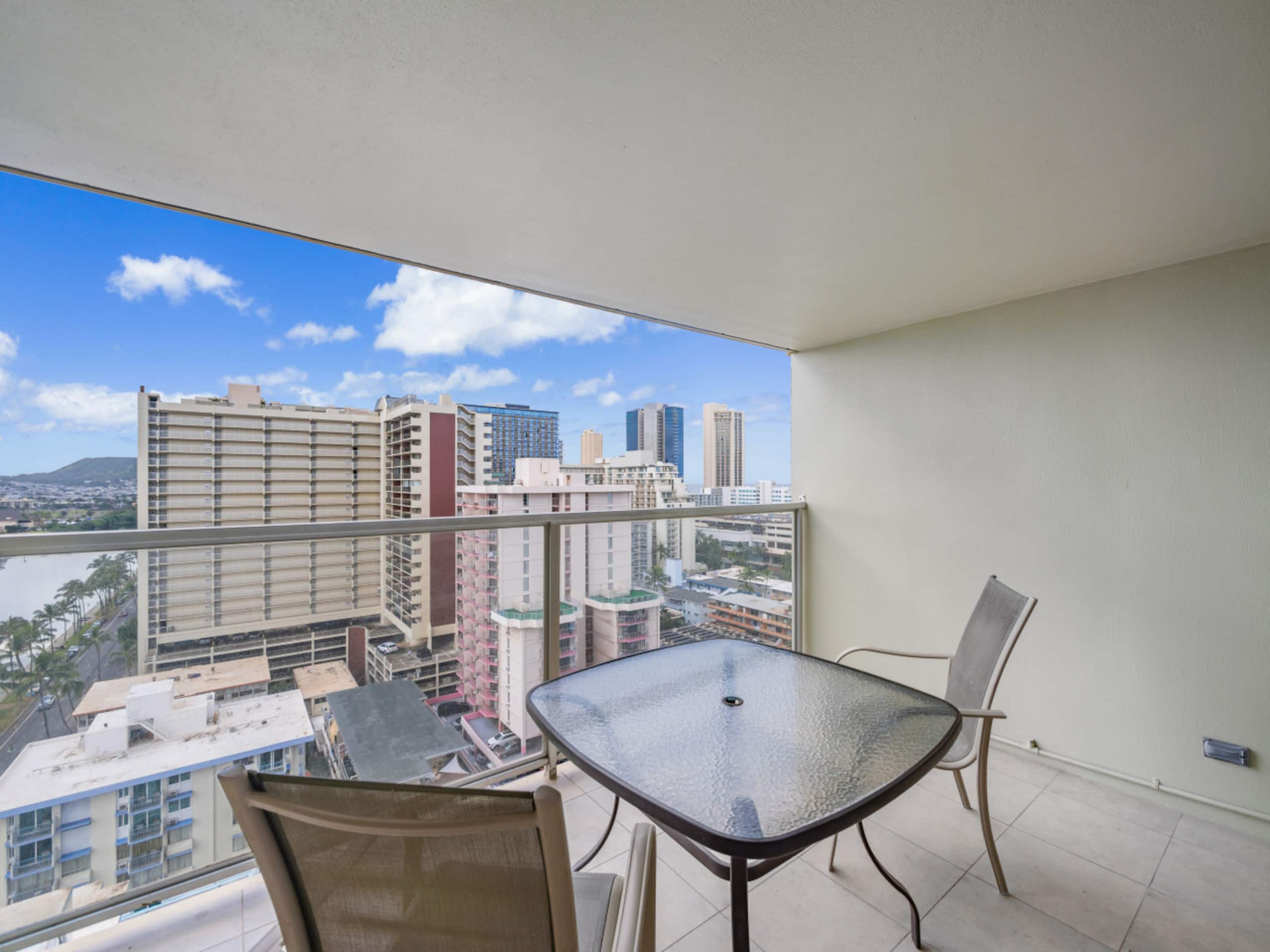 Condo in Honolulu · ★5.0 · 1 bedroom · 2 beds · 1 private bath - Image 15