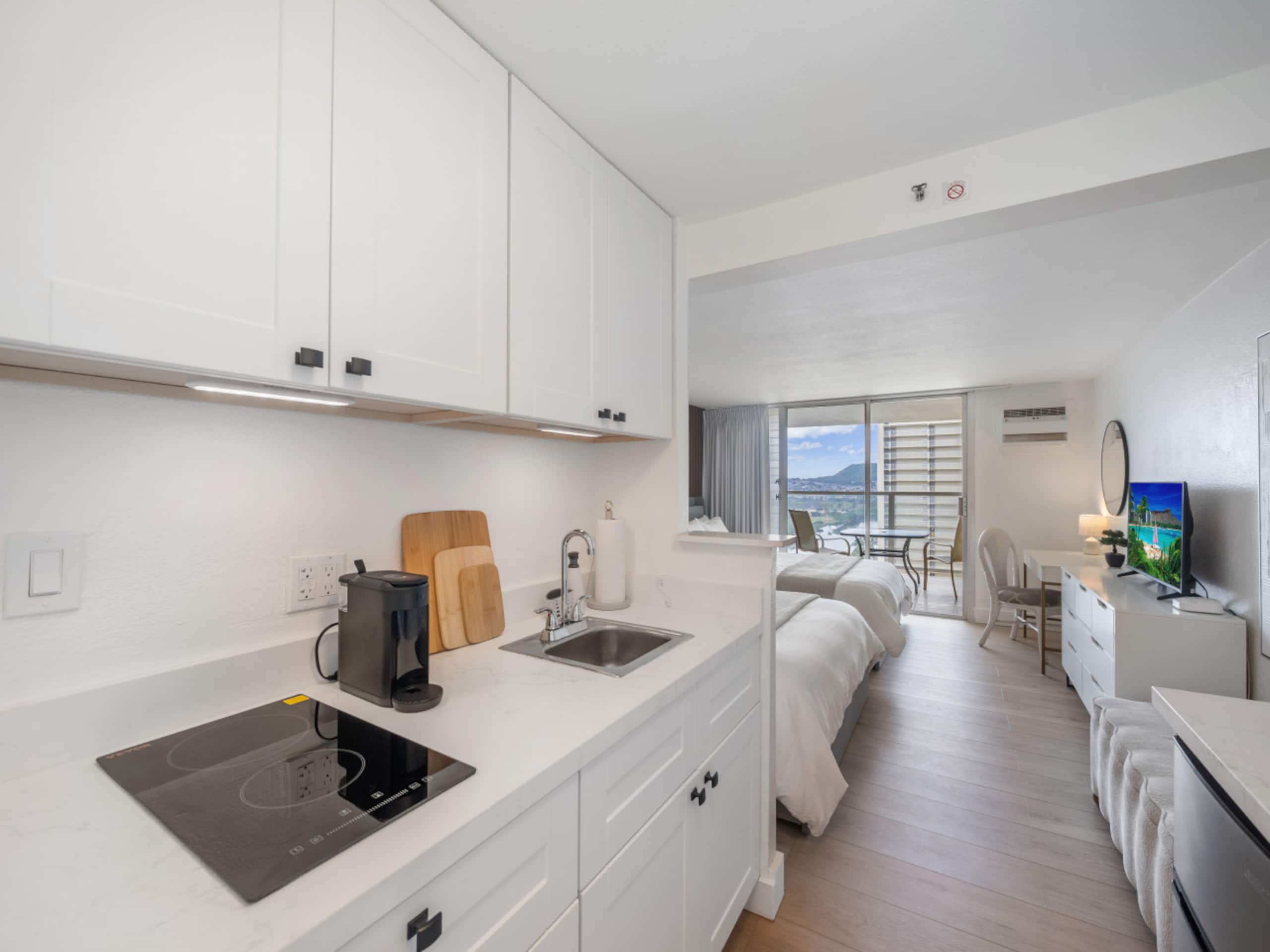 Condo in Honolulu · ★5.0 · 1 bedroom · 2 beds · 1 private bath - Image 12