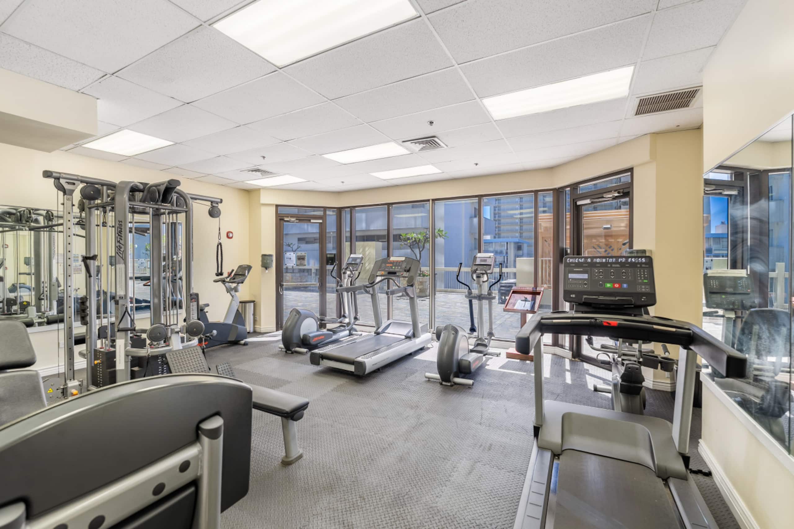 Condo in Honolulu · ★5.0 · 1 bedroom · 2 beds · 1 private bath - Image 5