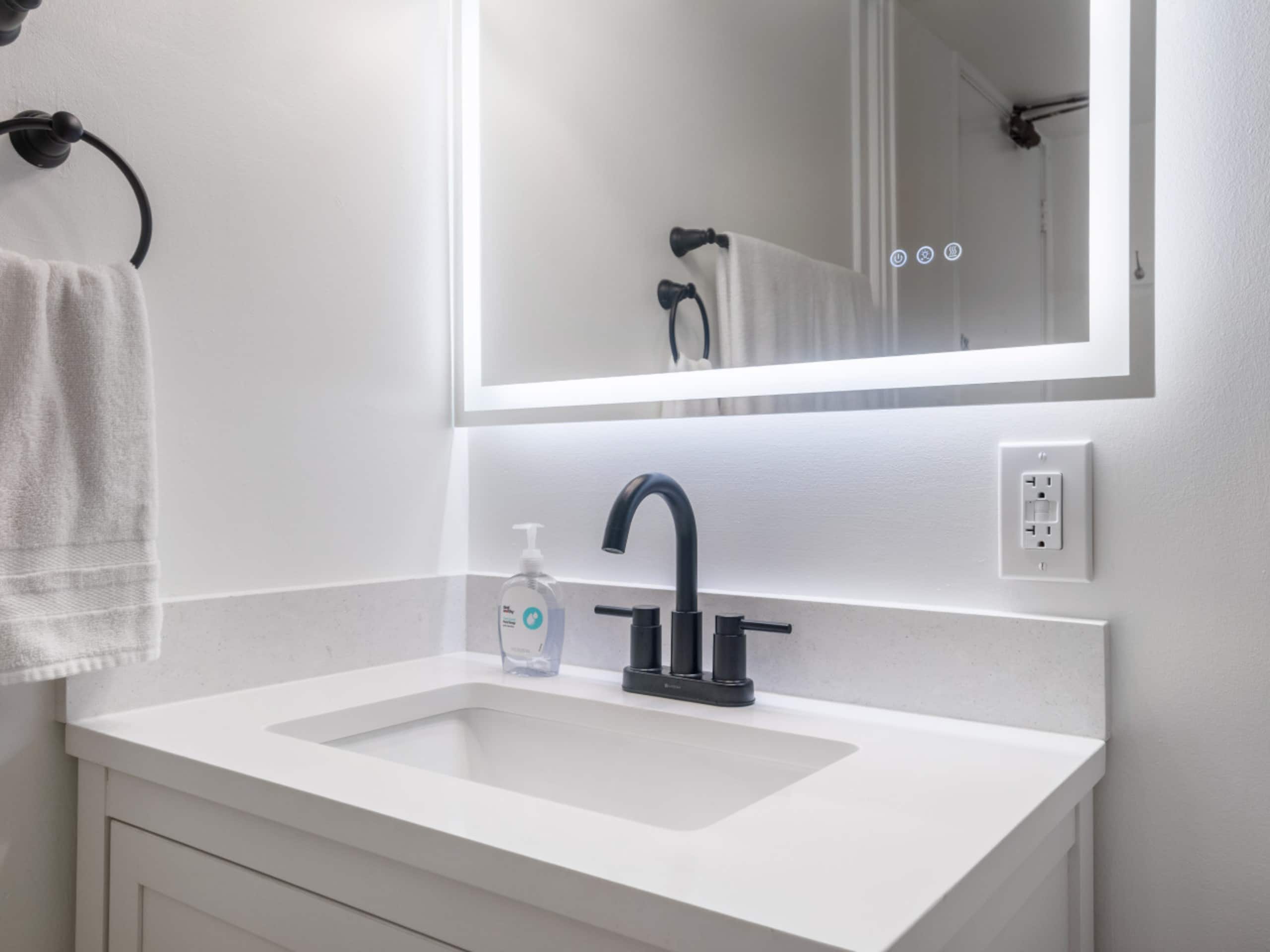 Condo in Honolulu · ★5.0 · 1 bedroom · 2 beds · 1 private bath - Image 17