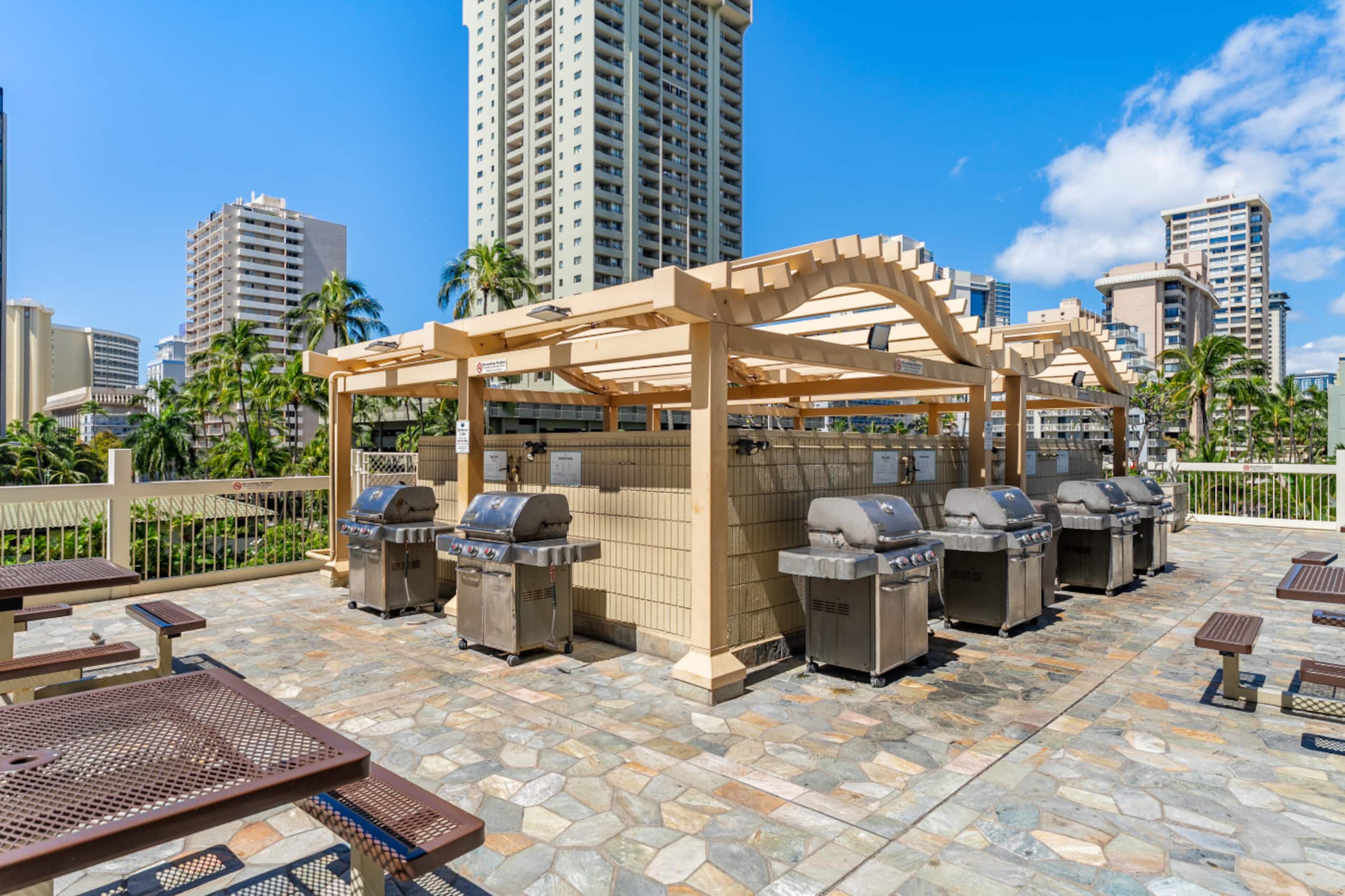 Condo in Honolulu · ★5.0 · 1 bedroom · 2 beds · 1 private bath - Image 19