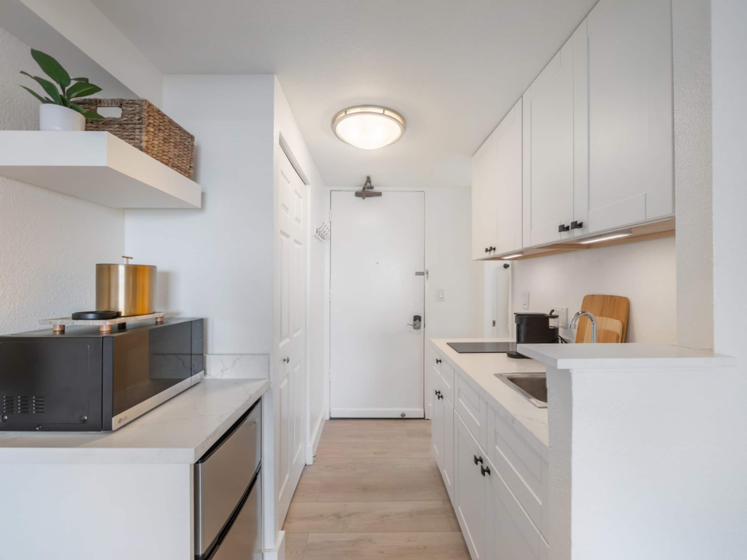 Condo in Honolulu · ★5.0 · 1 bedroom · 2 beds · 1 private bath - Image 8