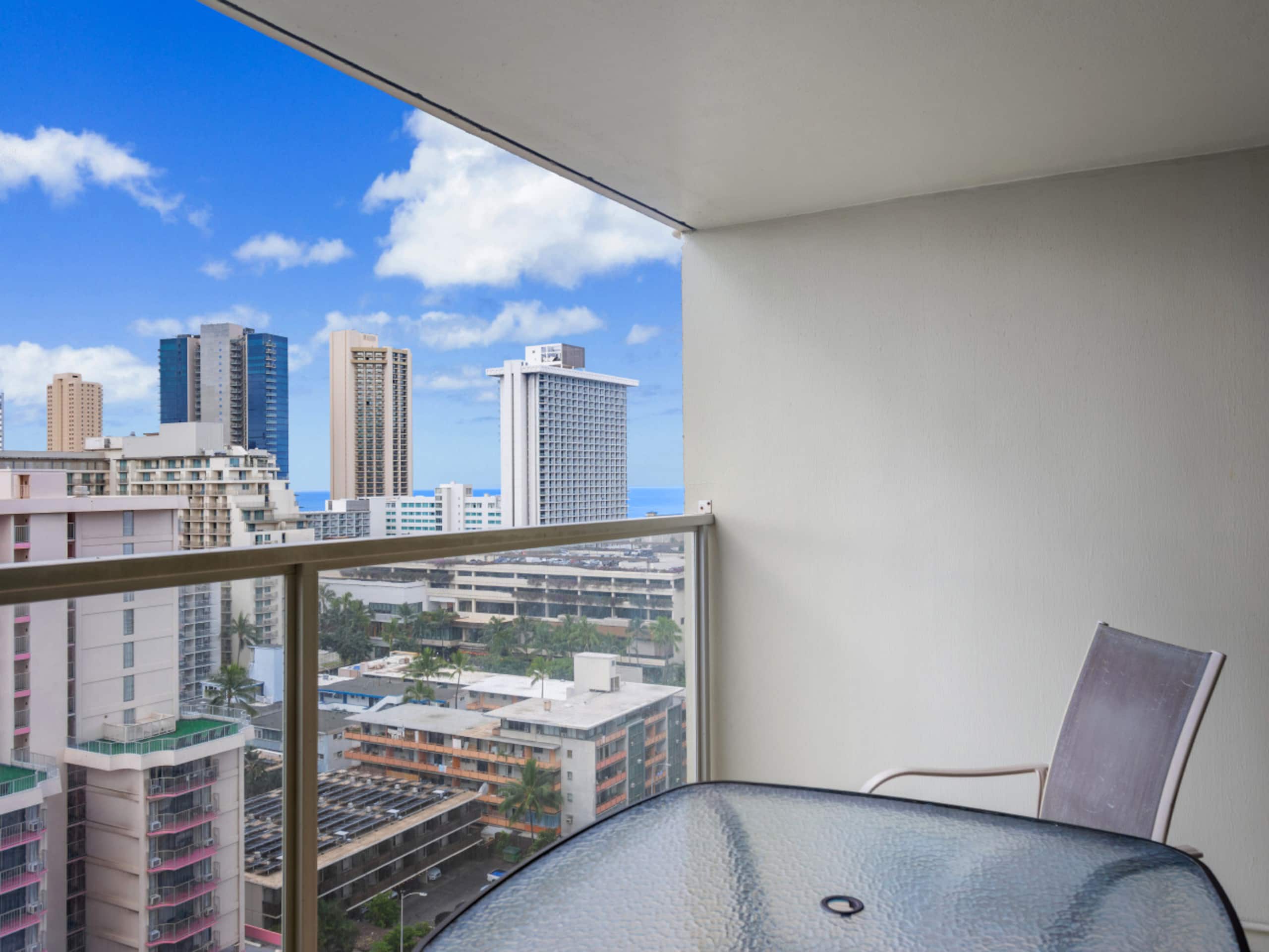 Condo in Honolulu · ★5.0 · 1 bedroom · 2 beds · 1 private bath - Image 24
