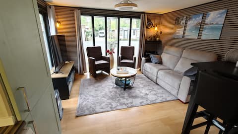Popular Airbnb listing: Vacation on the edge of the forest: Chalet Porta Casa in Hoenderloo En Omgeving