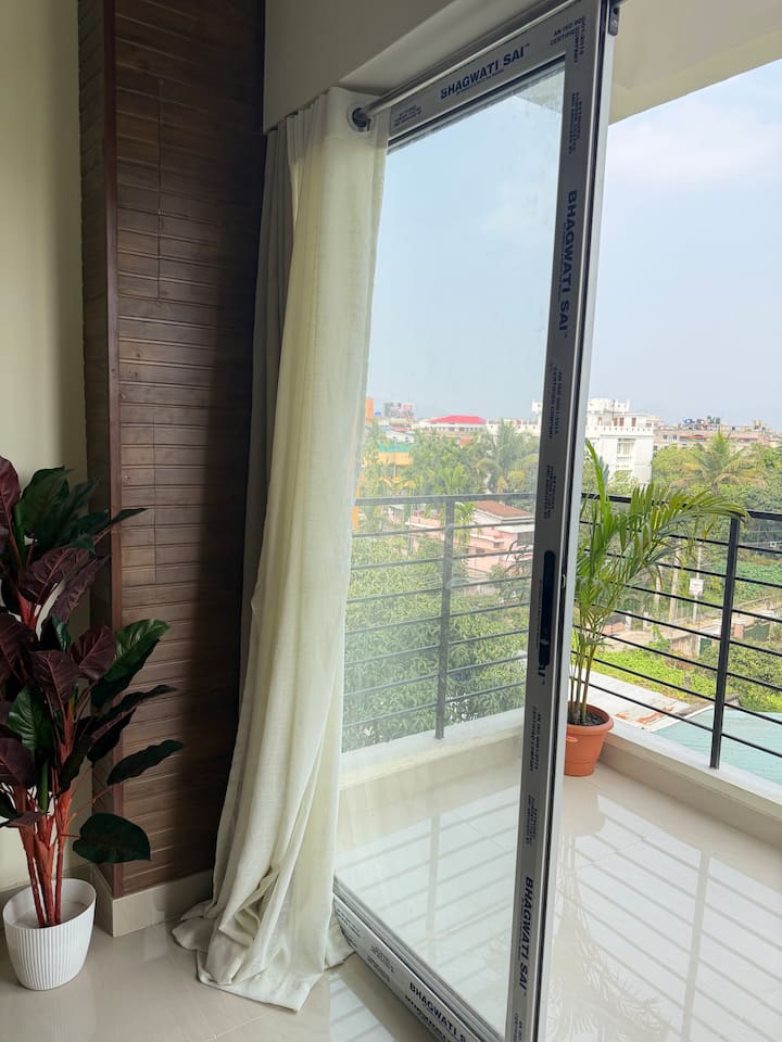 Yokossoinnelite, Top Floor View - Guwahati