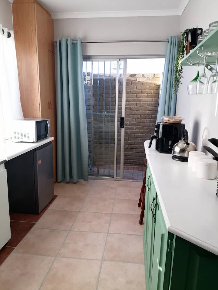 Budget-friendly Gem | Self-catering | Beach Nearby - Gqeberha