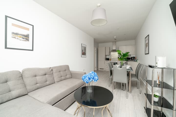 Stylish 2br Near Heathrow & Elizabeth Line - Hounslow