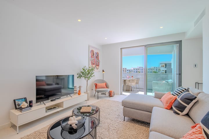 Seaview Sunny 7-min Walk To Beach Escape With Pool - Lagos