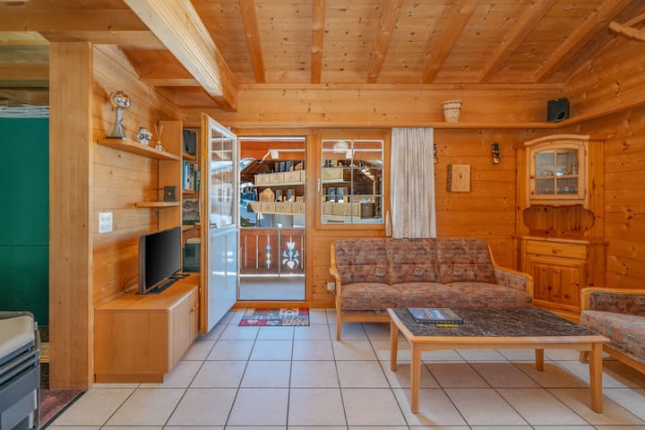 Charming Alpine Chalet With Mountain Views - 布里恩茨