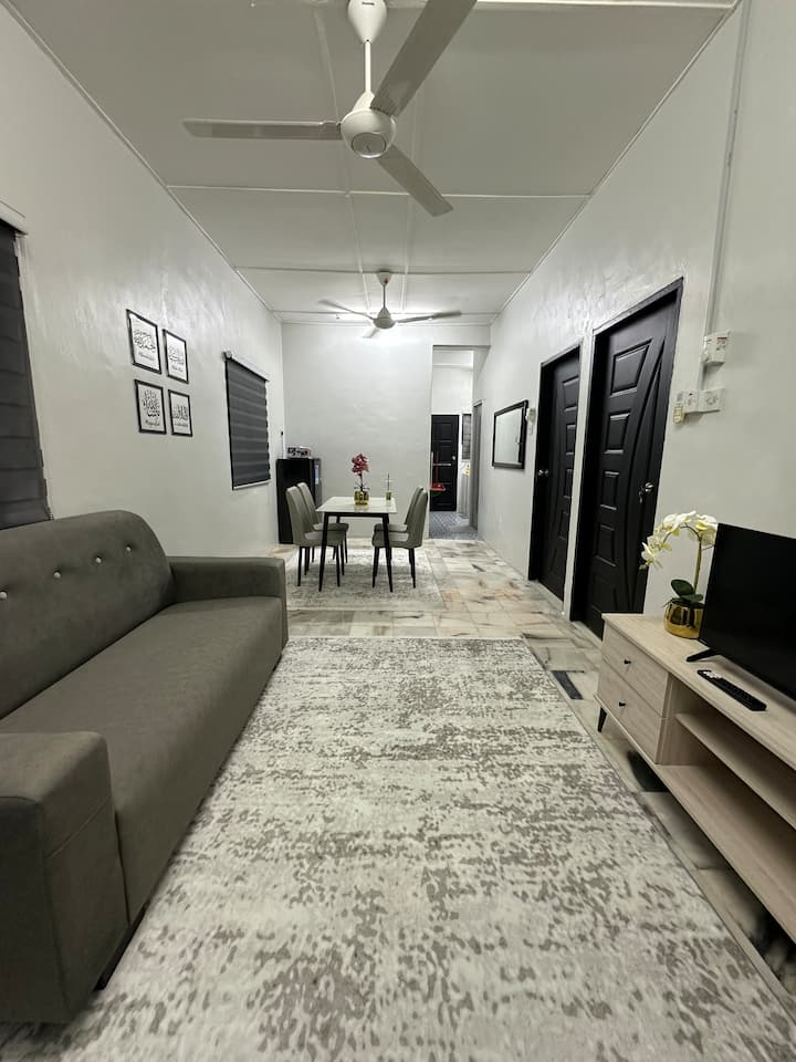 Afi Homestay - Sitiawan