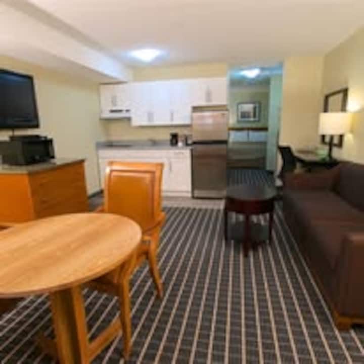 Motel Room In Medicine Hat Suites - Medicine Hat