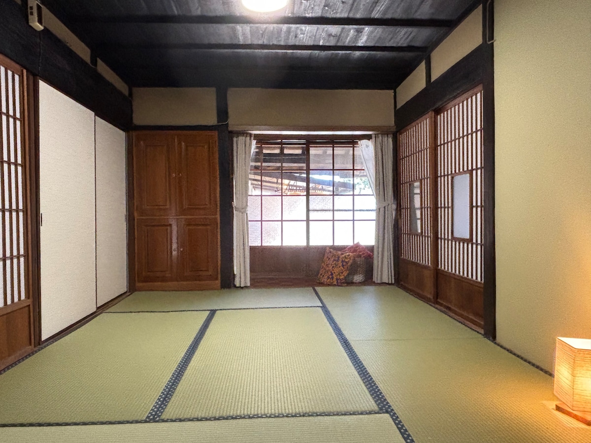 Private rental of a traditional Japanese-style house with a garden