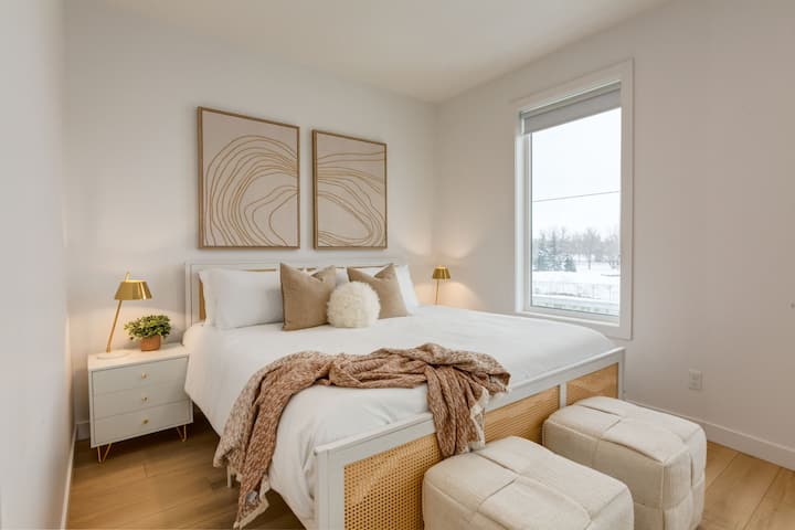 "Vanilla Golden Hour"-3 Bdrm Mins From Downtown! - Calgary