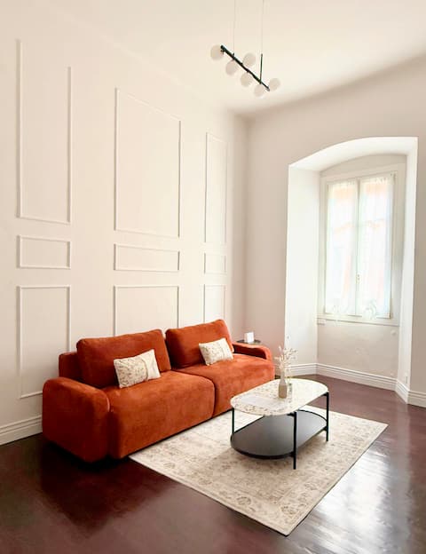 Proprietà Airbnb di successo: Matèria | Deluxe apartment with lake view balcony a Novara