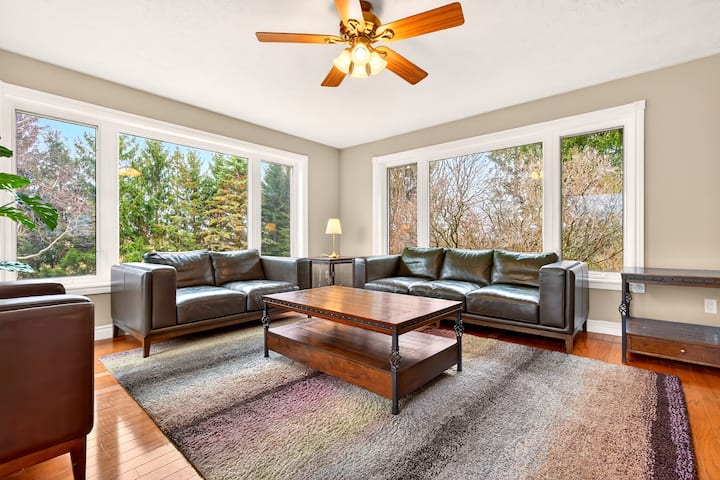 Spacious Country Villa | Hot Tub, Games - Owen Sound