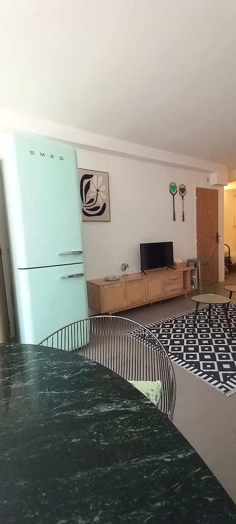 Annonce Airbnb populaire: Renovated one-bedroom apartment in the heart of the upper district 4 people, everything within walking distance à Sète