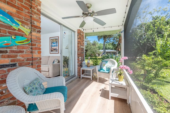 Quiet Coastal Cottage | Walk To Dearborn St - Englewood, FL