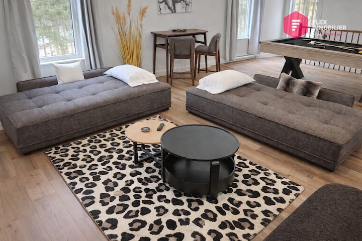Queen-size sofa bed or 2 single beds in the family room on the mezzanine