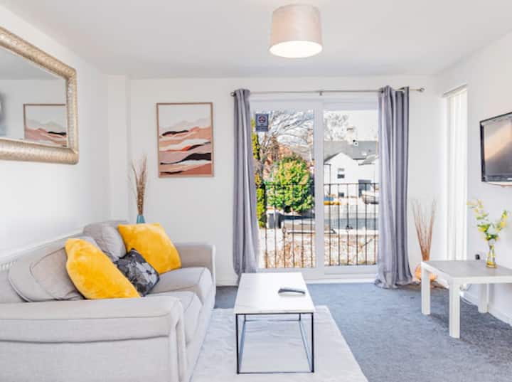 Perfect For Group Bookings, Sleeps Up To 17 Guests - Cardiff University
