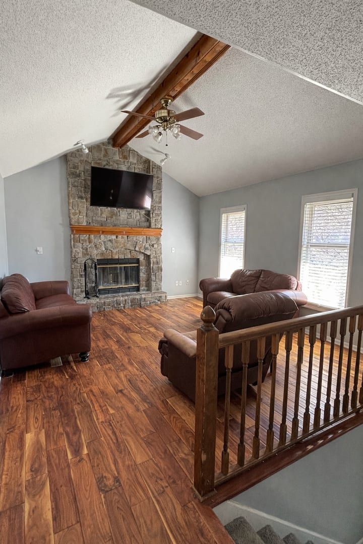 North Kansas City Area W/ Great, Safe Neighborhood - Gladstone, MI