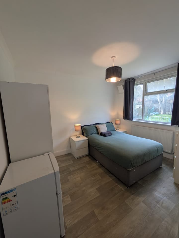 2294 Pristine Clean Double Room - Luton