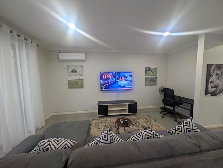 Victoria Falls Modern 3 Bed Villa | Private Pool - Victoria Falls