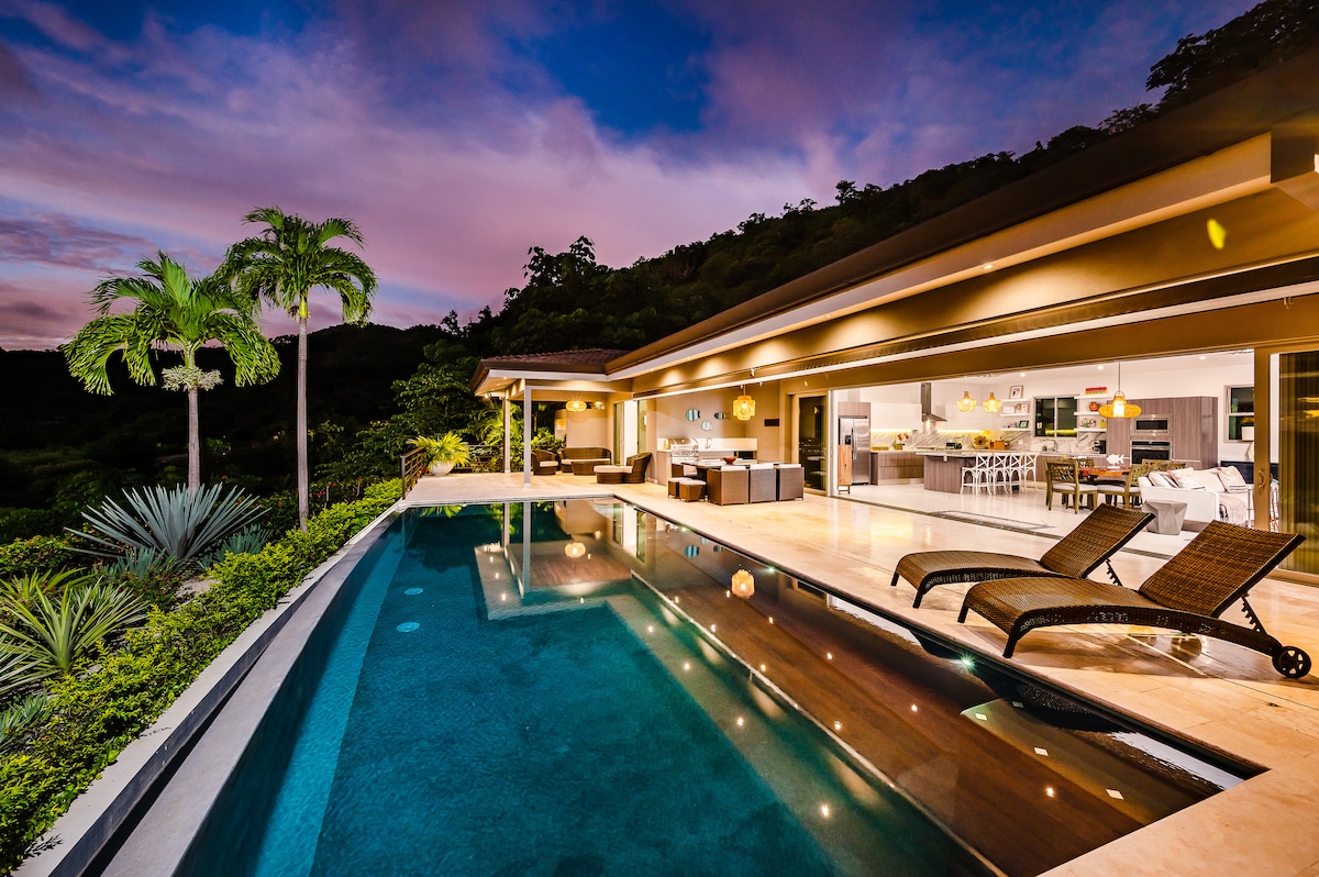 Luxury Sunset and Ocean View Villa/Gated Privacy