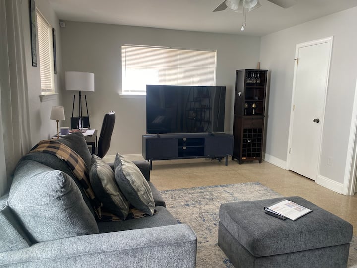 Jazz House –Steps To Fairgrounds |Stylish 2br Stay - New Orleans, LA