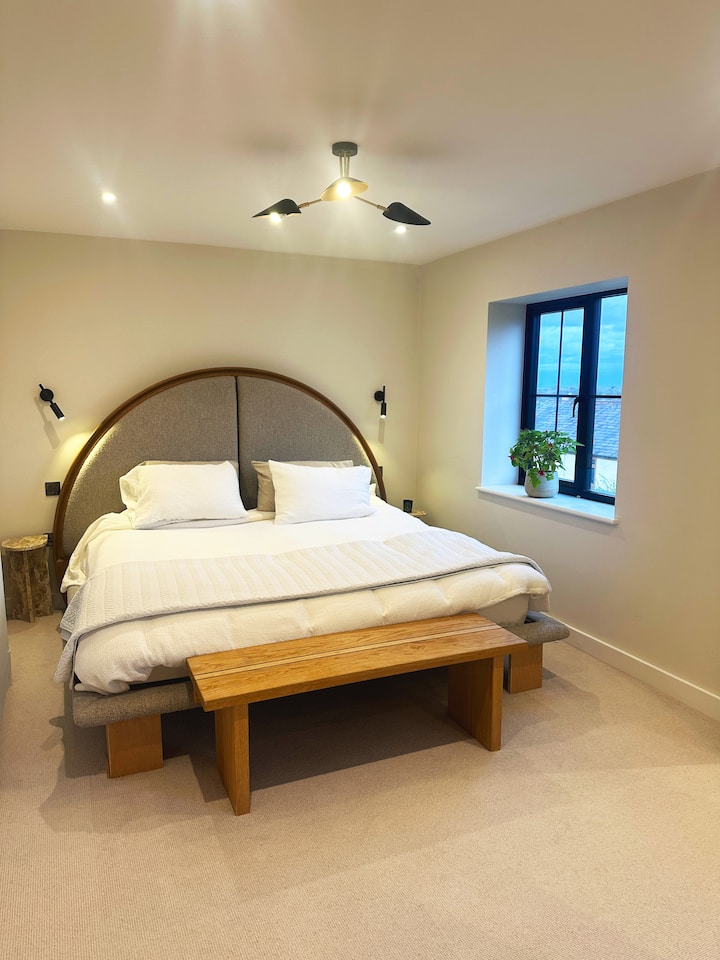 Recámara 1, cama king con ropa de cama de calidad