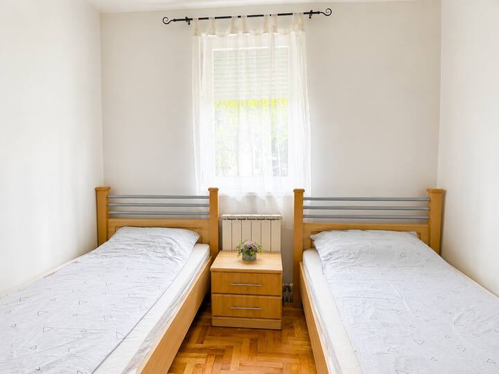 Dhomë gjumi 2