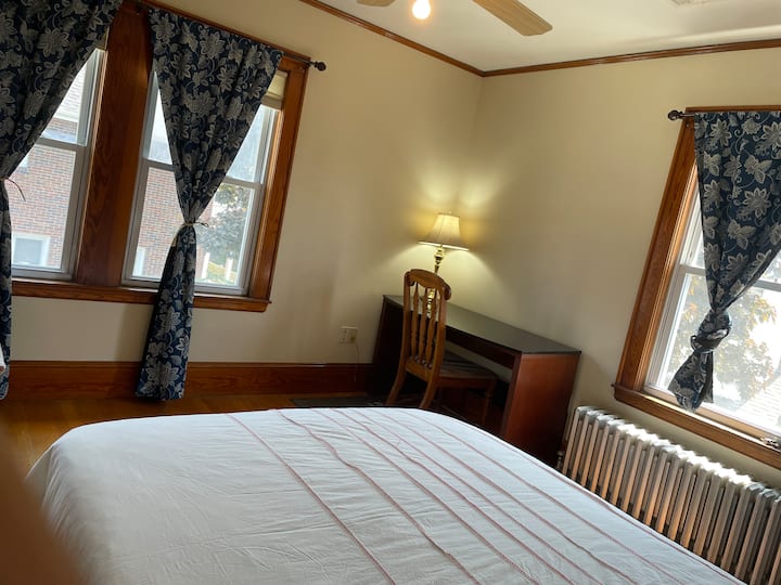 Private Room·central Ac·queen Bed· Newton Str-26-2 - Wellesley, MA