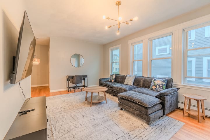 Boston World Cup Base 3bd2ba | Parking + Sleeps 8 - Medford, MA