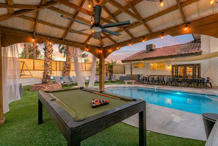 Pool • Hot Tub • Game Room • Mini-golf • 20 Guests - Las Vegas, NV