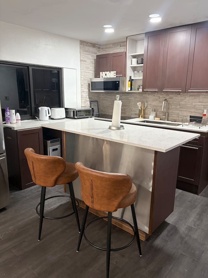 Large Group Stay (11)|3br Design District+parking - Miami, FL